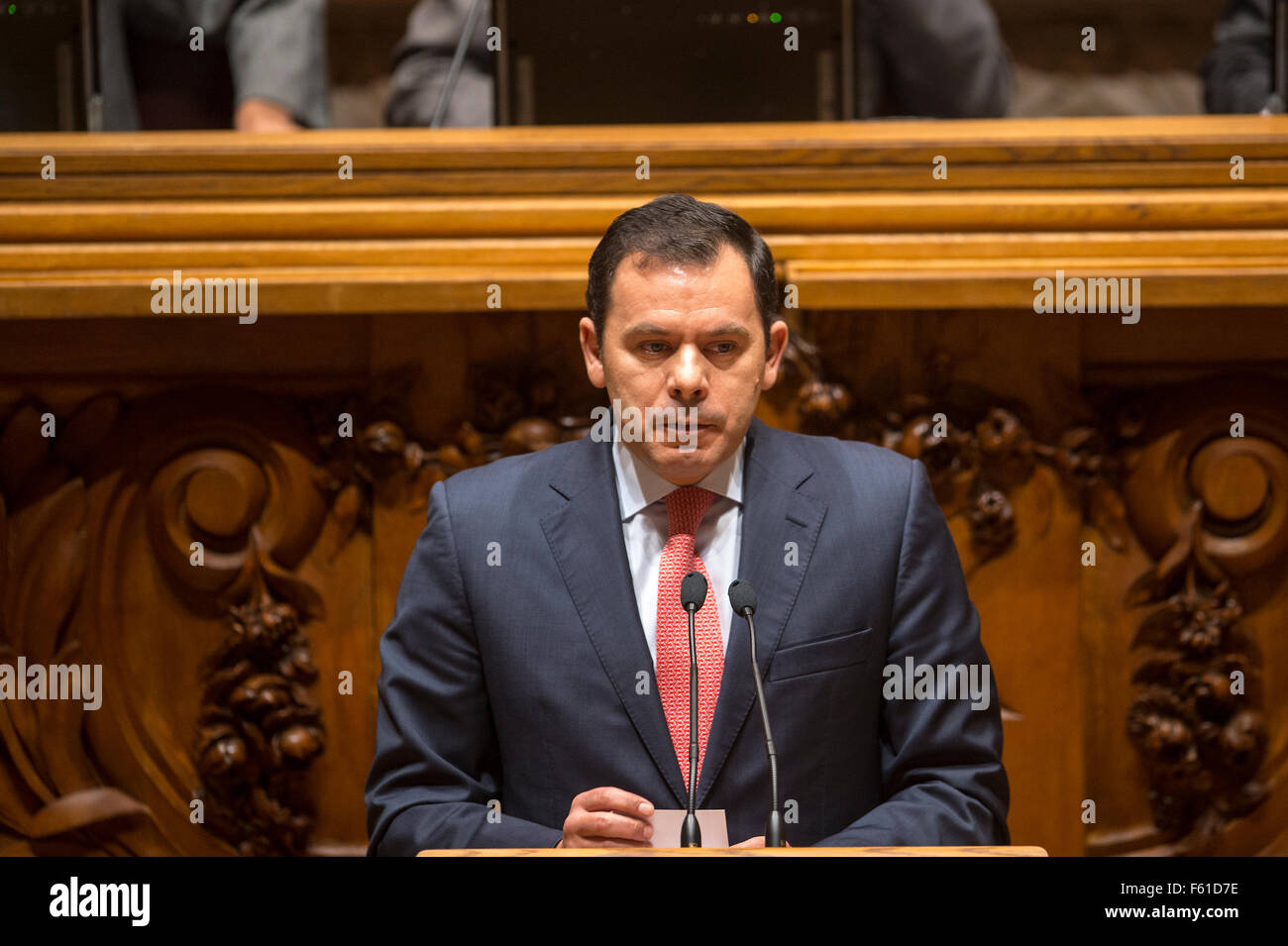 Lisbon, Portugal. 10th November, 2015. The Portuguese Parliament passed today a motion of no confidence with the support of the Socialists and the Left parties, leading to the fall of the twentieth Constitutional Government of Portugal headed by Prime Minister Pedro Passos Coelho.  The result was expected, following the parliamentary elections (October 4) and the  subsequent loss of its absolute majority by the centre-right coalition Government. Lisbon, PT, on Nov 10, 2015. (Photo by Gonçalo Silva/Alamy Live News) Stock Photo