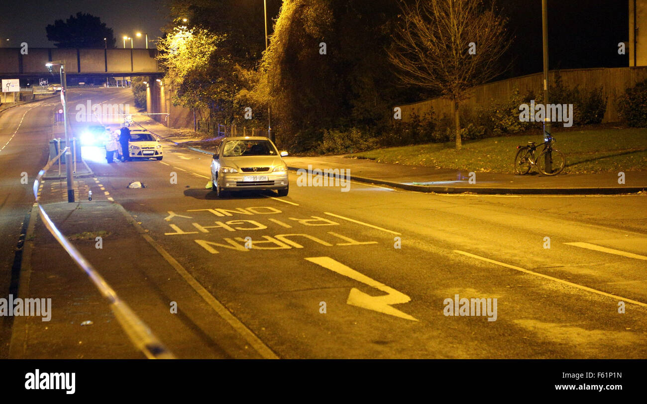 Fareham, Hampshire, Tuesday 10th November 2015 The A27 in Fareham is closed after a serious accident involving a car and a cyclist. It happened at about 7pm tonight. The Avenue is closed between Station Roundabout and Redlands Lane due to the accident, which involved a silver Vauxhall Astra, near Fareham railway station. Police are at the scene. Credit:  uknip/Alamy Live News Stock Photo