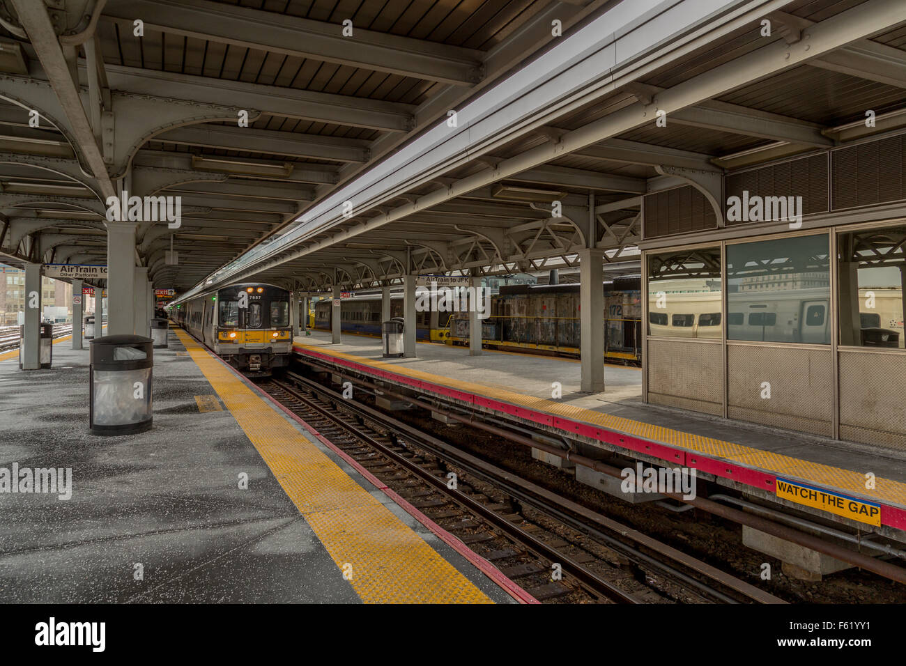 Jamaica station hi-res stock photography and images - Alamy