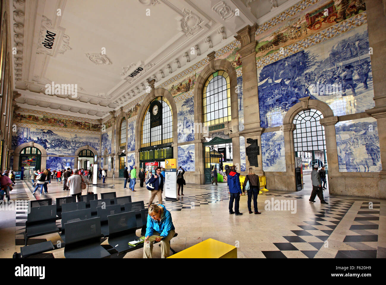 The Sao Bento Train Station covered With Impressive Azulejo Panels the-sao-bento-train-station-covered-with-impressive-azulejo-panels