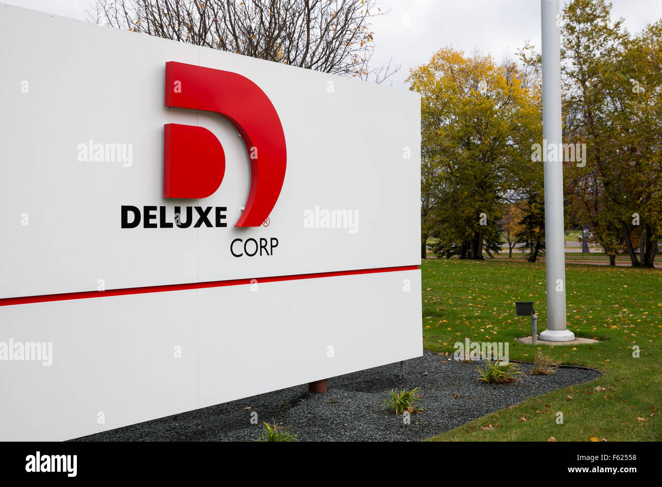 A logo sign outside of the headquarters of the Deluxe Corporation in Shoreview, Minnesota on October 24, 2015. Stock Photo