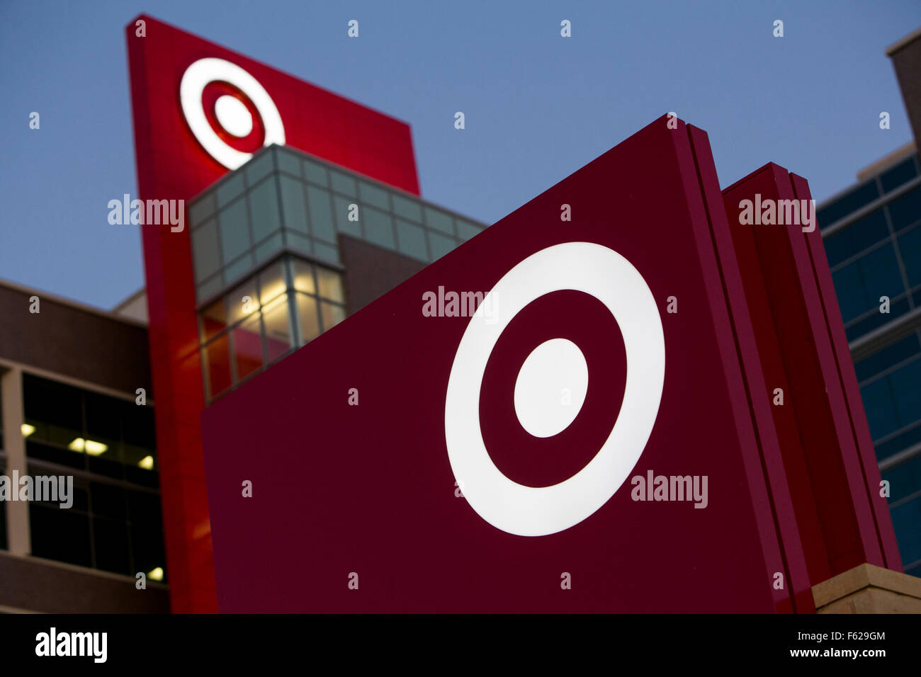 Super target store logo hi-res stock photography and images - Alamy