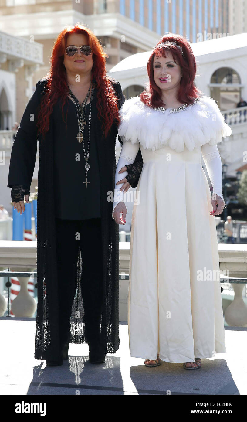 Wynonna and Naomi Judd arrive at The Venetian in a classic 57 Chevy for ...