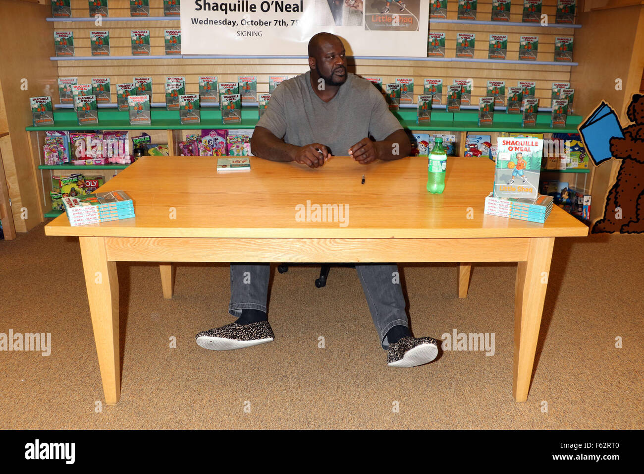 Basketball Legend Shaquille O'Neal Signs Copies Of His New Children's ...