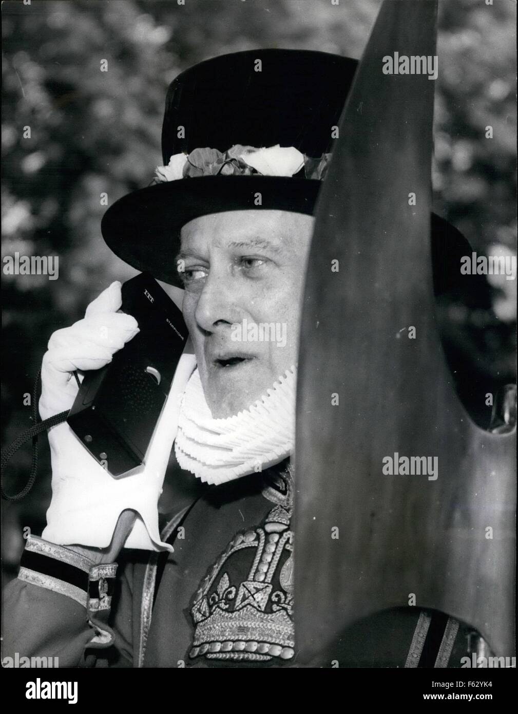 1968 - Calling all Yeomen. The dress and equipment of the Yeomen of the Tower of London has not changed since Tudor times, but despite this Yeoman Gaoler Percy Belsen, shows that in some ways they are in the Twentieth century - such as using a Walkie-Talkie to contact other Yeomen in the different parts of the Tower of London and its grounds. Photo shows Yeoman Gaoler Percy Belsen saying ''Roger and out' © Keystone Pictures USA/ZUMAPRESS.com/Alamy Live News Stock Photo