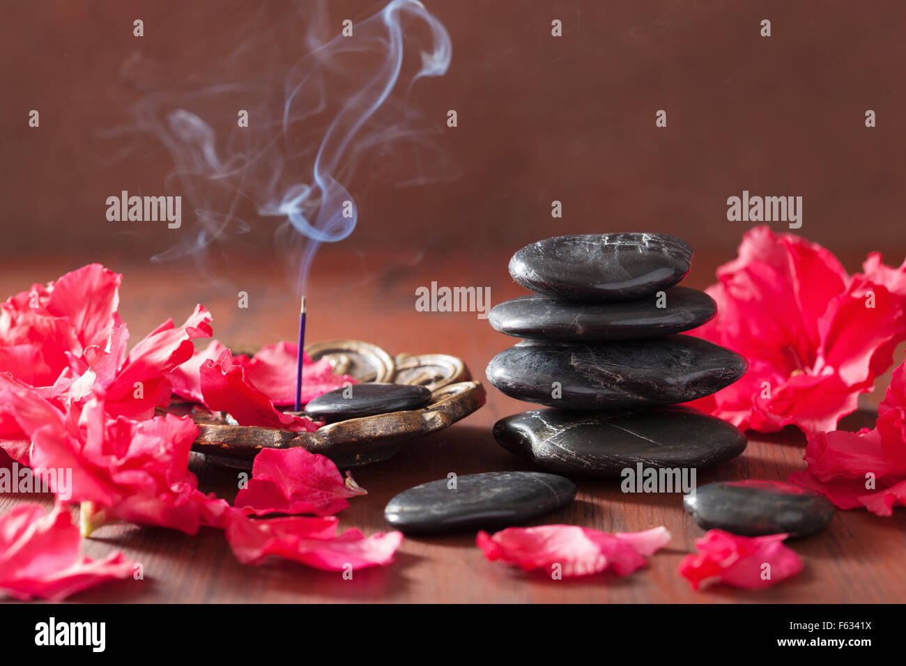 Sticks and stones hi-res stock photography and images - Alamy