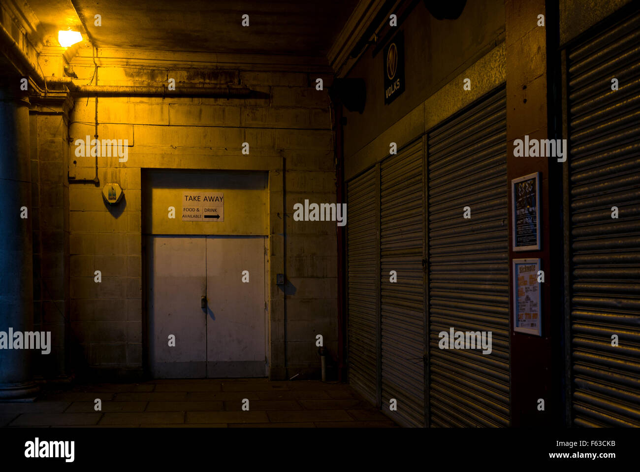 Dark dingy street hires stock photography and images Alamy