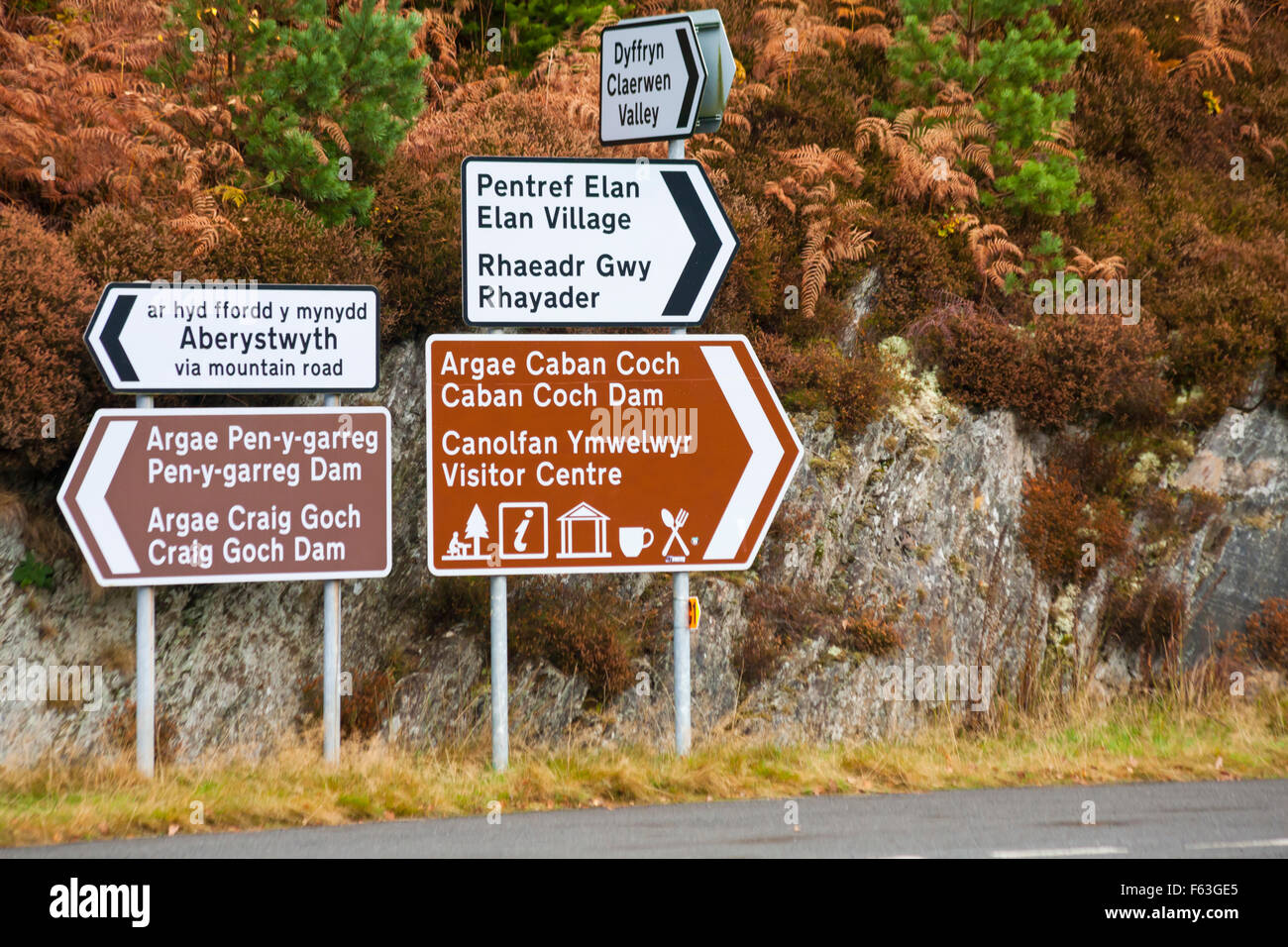 Roadsigns on junction at Garreg Ddu Dam, Elan Valley, Powys, Mid Wales, UK in November with Autumn foliage colours Stock Photo