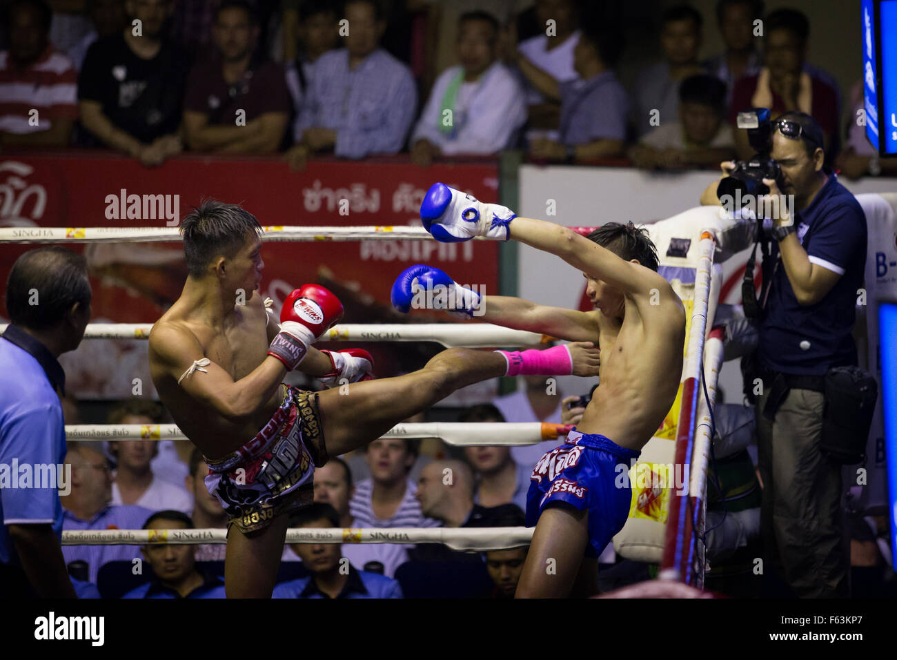 Muay thai fight bangkok hires stock photography and images Alamy