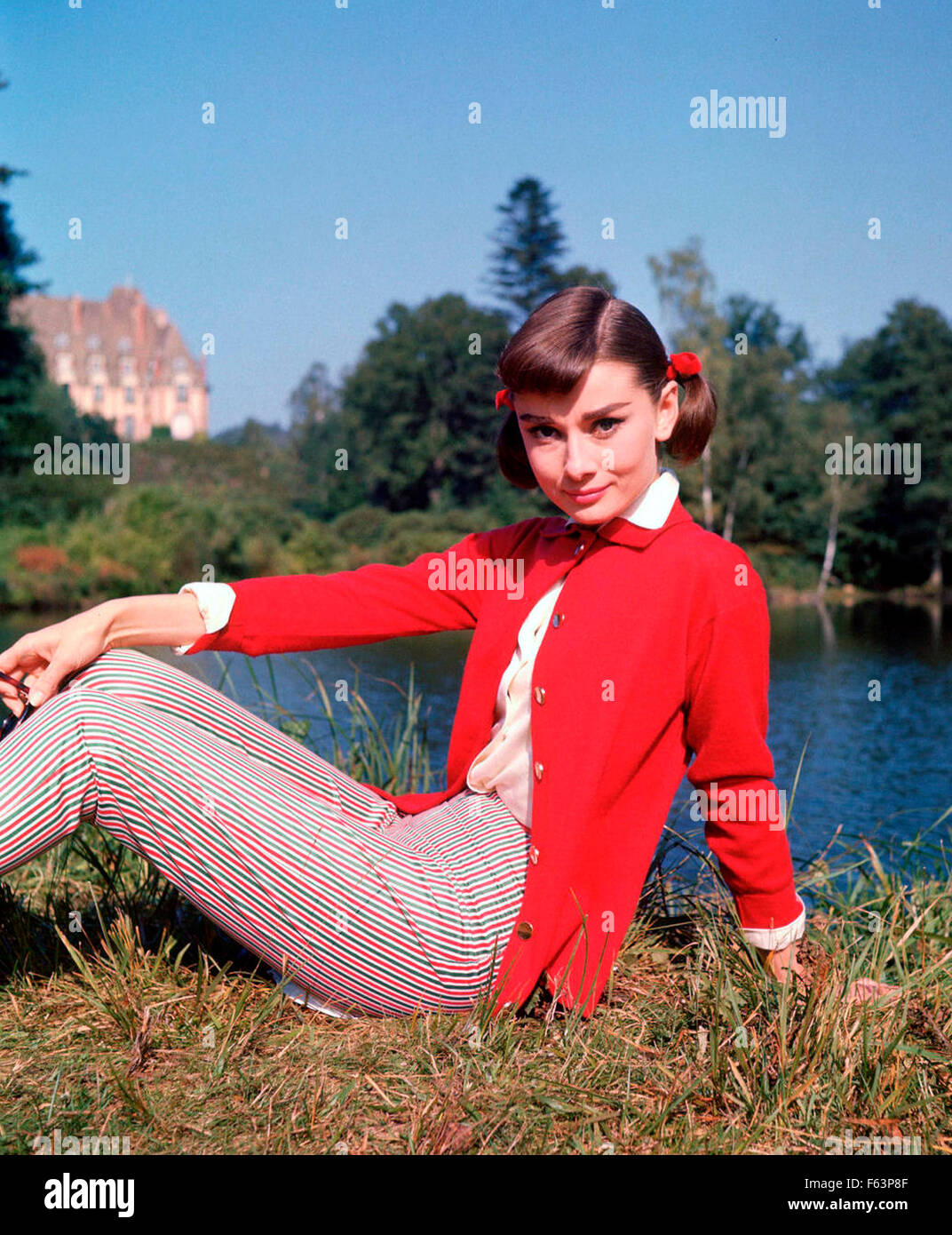 LOVE IN THE AFTERNOON 1957 Allied Artists film with Audrey Hepburn during a break in filming at the Chateau de Vitry, Gambais, Stock Photo