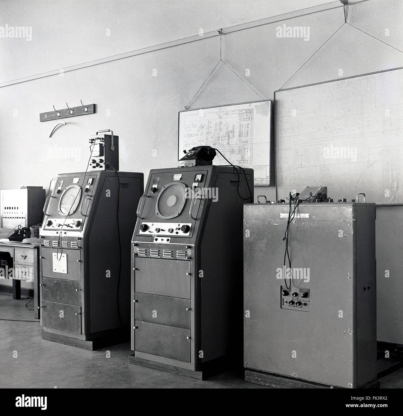 1950s historical picture of the era's large data processing machines