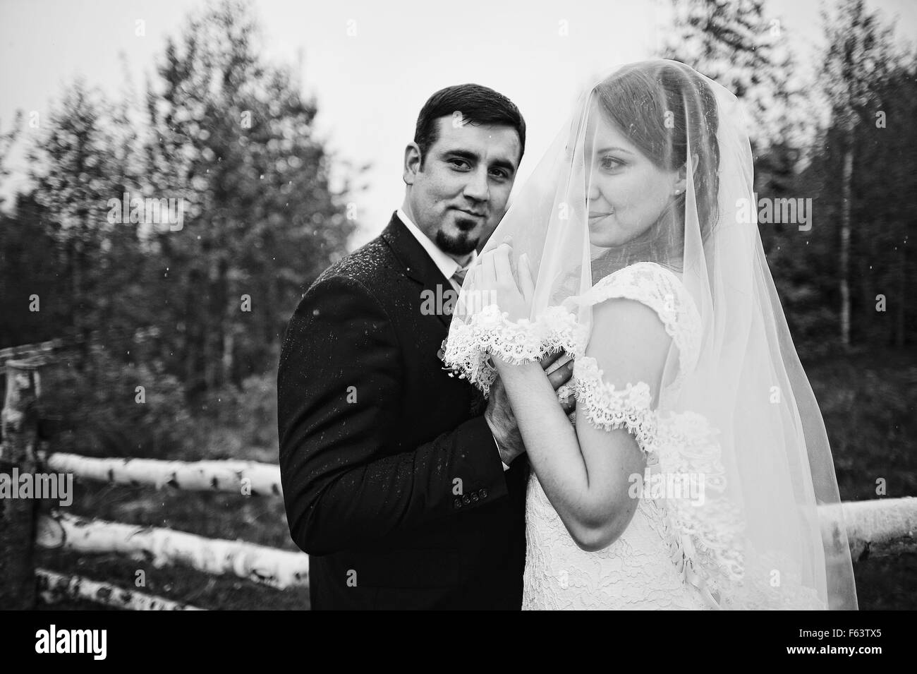 wedding couple under the rain Stock Photo - Alamy