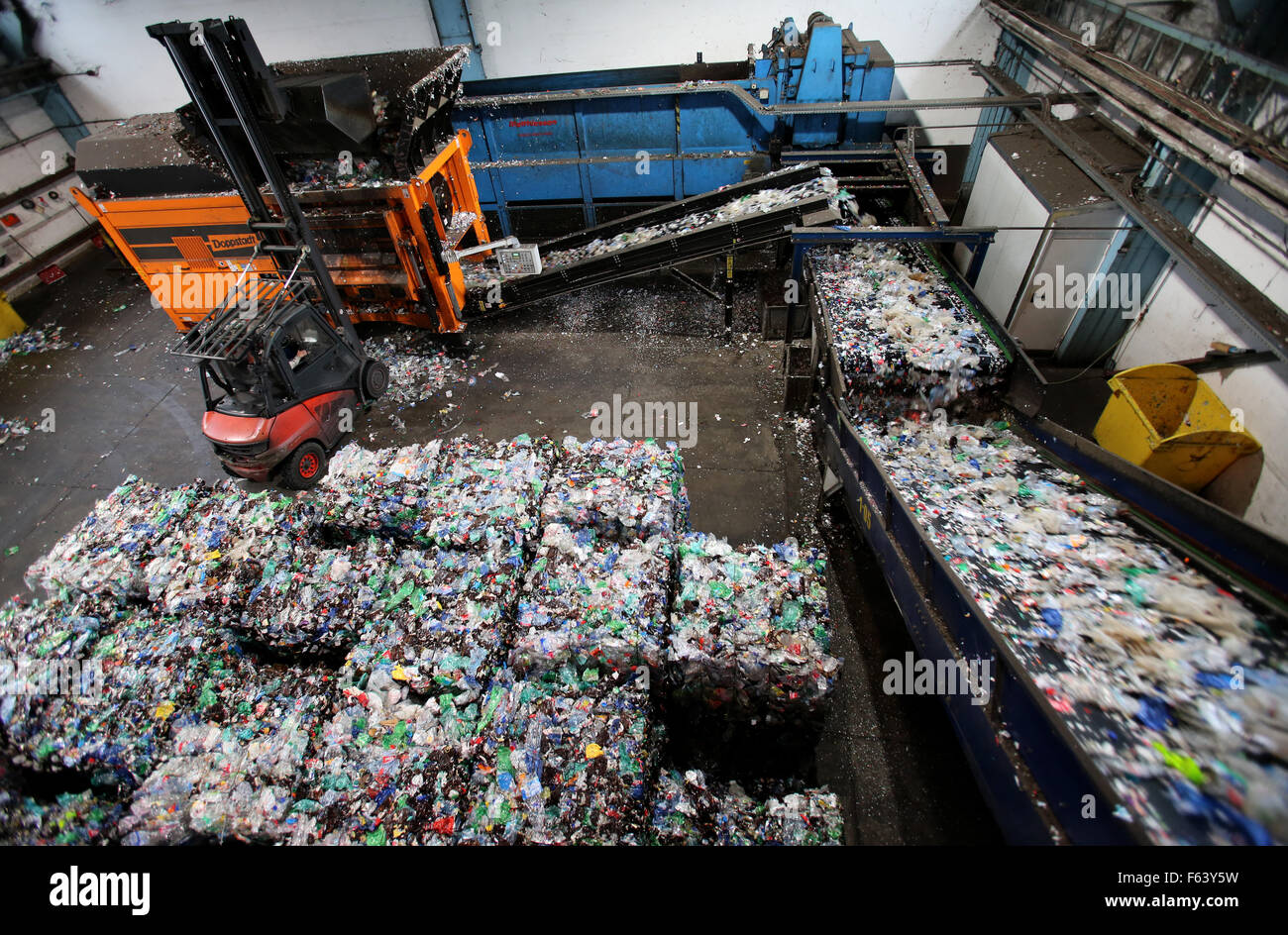 In the VEOLIA PET recycling plant in Rostock, Germany, the conveyor