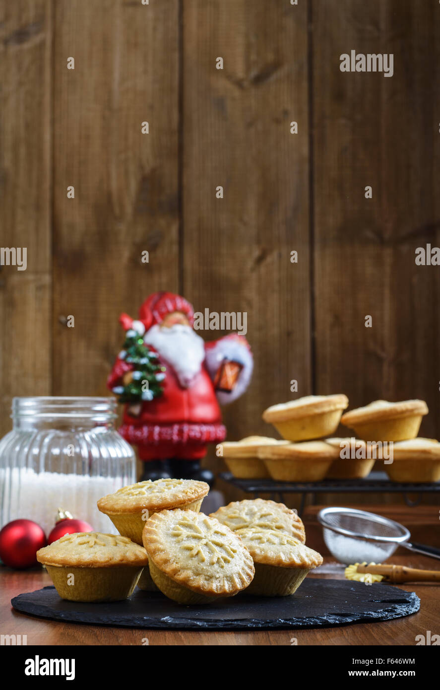 Tasty mince pies hi-res stock photography and images - Alamy