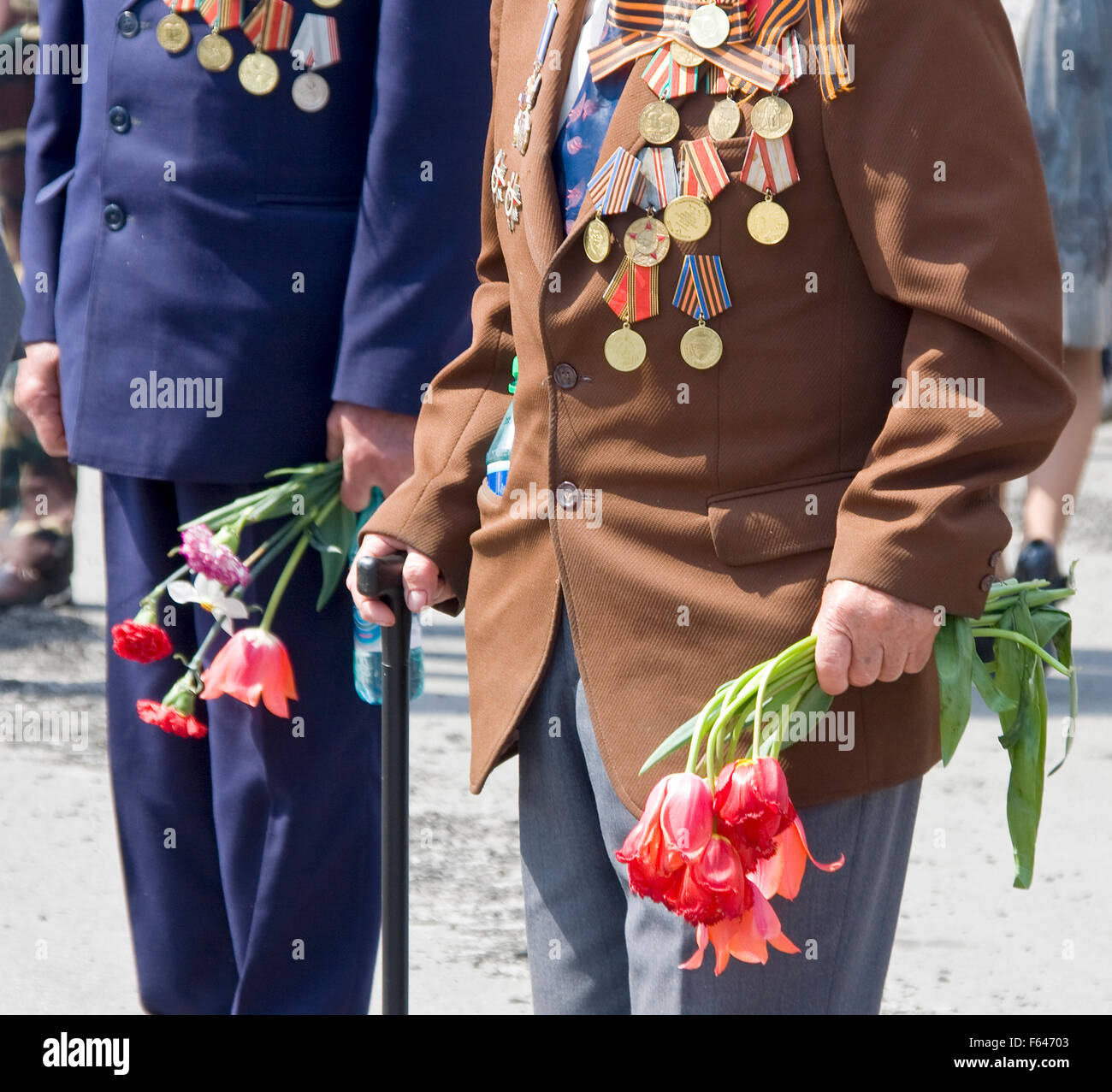 World War II veterans with flowers. 9th May Stock Photo - Alamy
