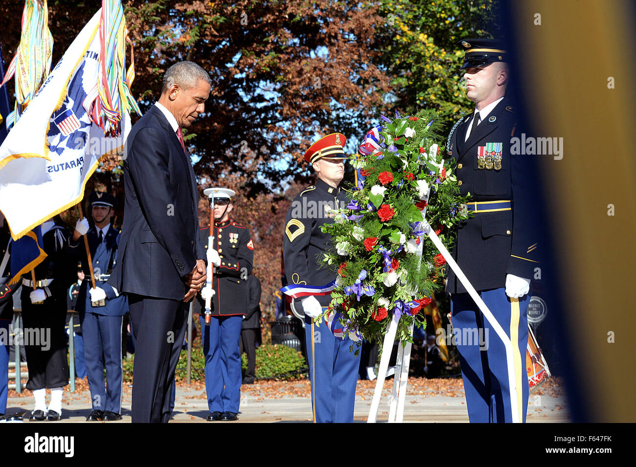 Arlington National Cemetery, USA. 11th November, 2015. U.S. President Barack Obama bows after placing a wreath in honor of Veterans Day at Arlington National Cemetery November 11, 2015 in Arlington, Virginia. Stock Photo
