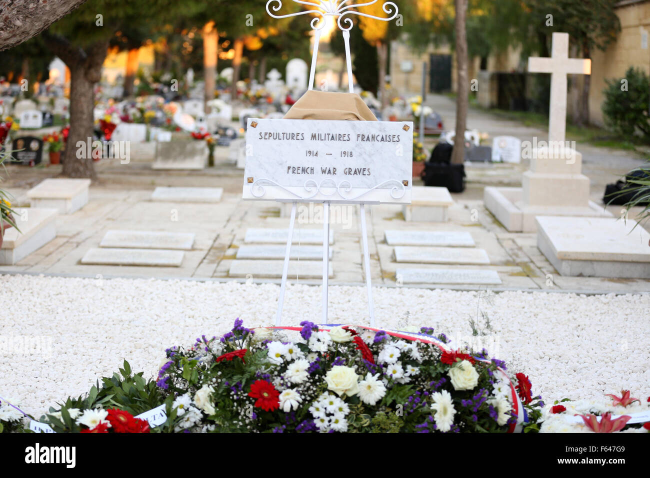 Paola. 11th Nov, 2015. Photo taken on Nov. 11, 2015 shows the newly completed plaque in honor of the French soldiers died during the World War I at the Addolorata Cemetery in Paola, Malta. © Li Jia/Xinhua/Alamy Live News Stock Photo