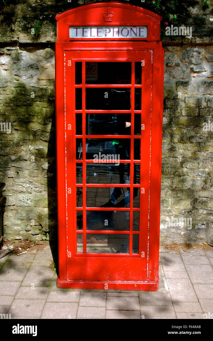 Classic British red phone booth in Oxford Stock Photo
