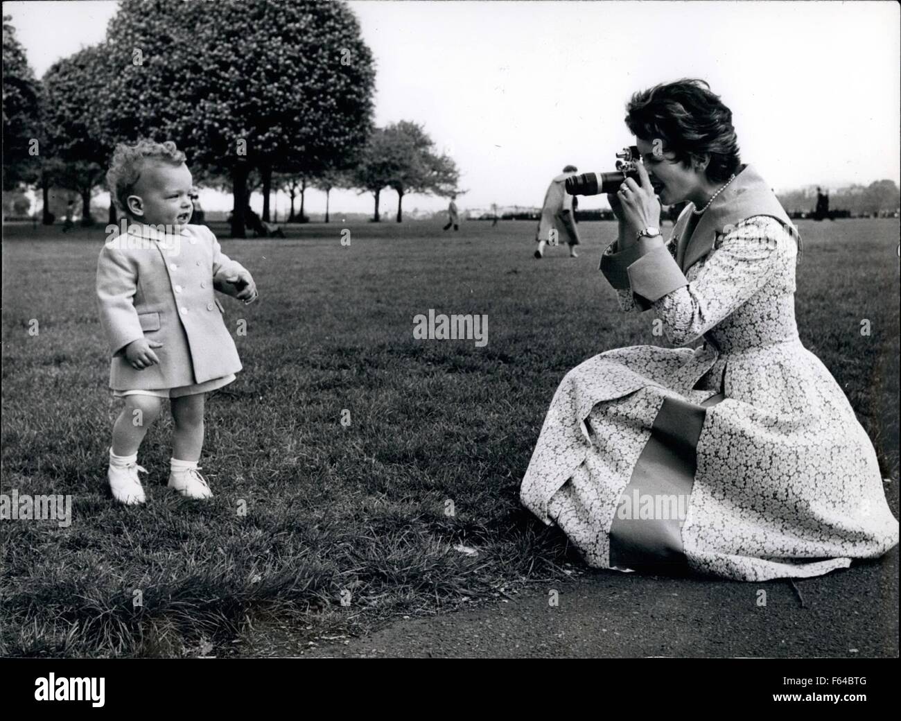 1957 - Behind the camera for once, instead of in front of it, Dawn Addams, trains her lenses on little Stefan for yet another snapshot for the family album. © Keystone Pictures USA/ZUMAPRESS.com/Alamy Live News Stock Photo
