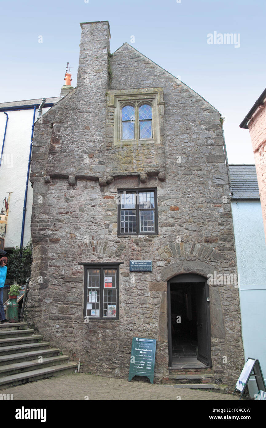 Tudor Merchants House From Prw Quay Hill Tenby - 