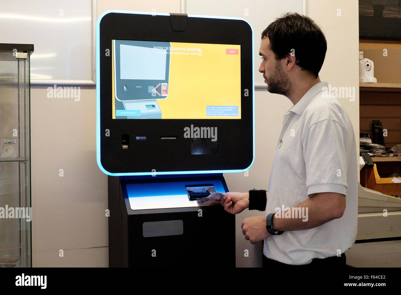 Atm withdrawal uk hi-res stock photography and images - Page 5 - Alamy