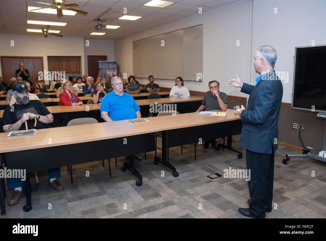 Emporia, Kansas, USA,11th November 2015 Congressman Tim Huelskamp (R-KS)  conducts a town hall meeting  Credit: Mark Reinstein Stock Photo