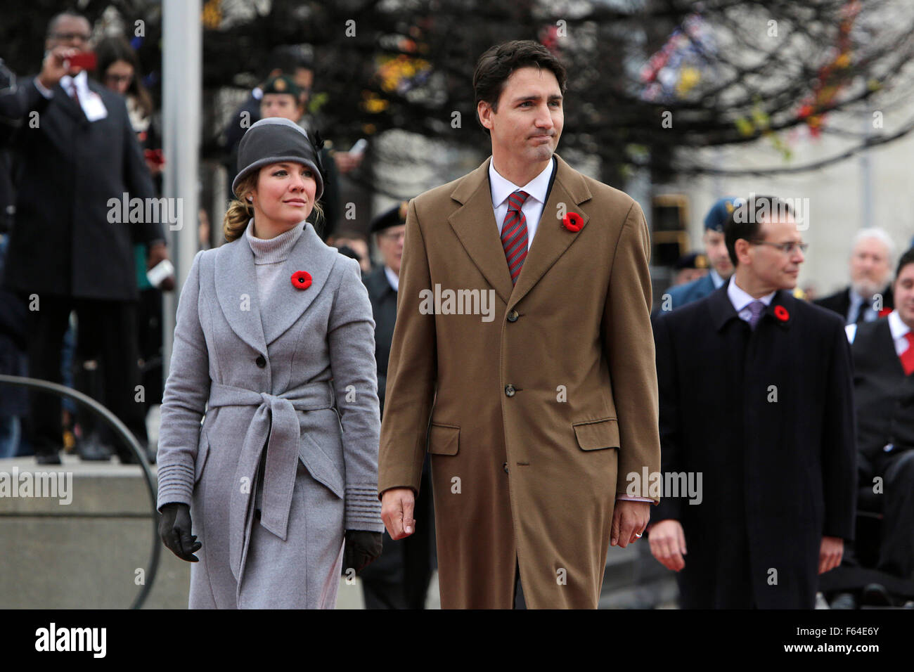 Ottawa, Canada. 11th Nov, 2015. Canada's Prime Minister Justin Trudeau and wife Sophie arrive at the annual Remembrance Day ceremony at the National War Memorial in Ottawa, Canada, on Nov. 11, 2015. Every year on Nov. 11, Canadians reflect honour their war veterans and fallen soldiers by wearing a poppy and observing a moment of silence on the 11th minute of the 11th hour. Credit:  David Kawai/Xinhua/Alamy Live News Stock Photo