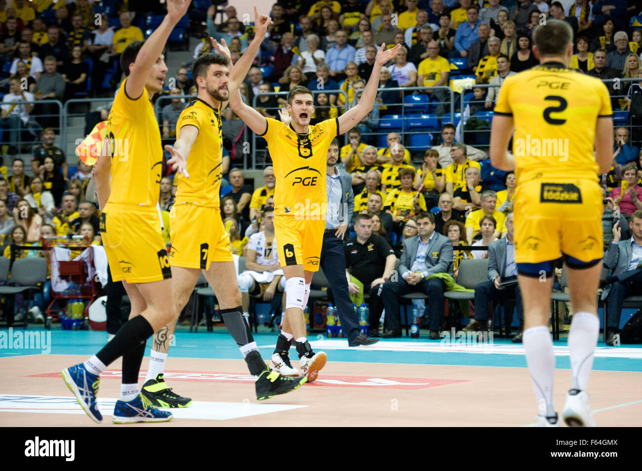 Belchatow, Poland. 11th November 2015. Team PGE Skra Belchatow pictured during the game with Asseco Resovia Rzeszow in Plus Liga (Polish Professional Volleyball League). Stock Photo
