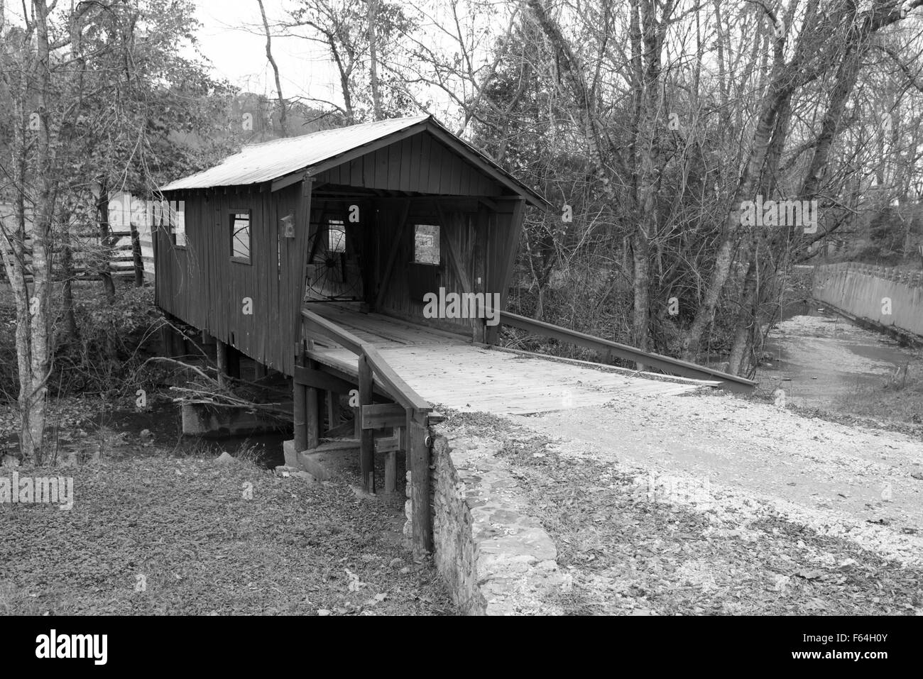 Covered bridge on Waddell Road near Leipers Fork, Tennessee in black and white Stock Photo