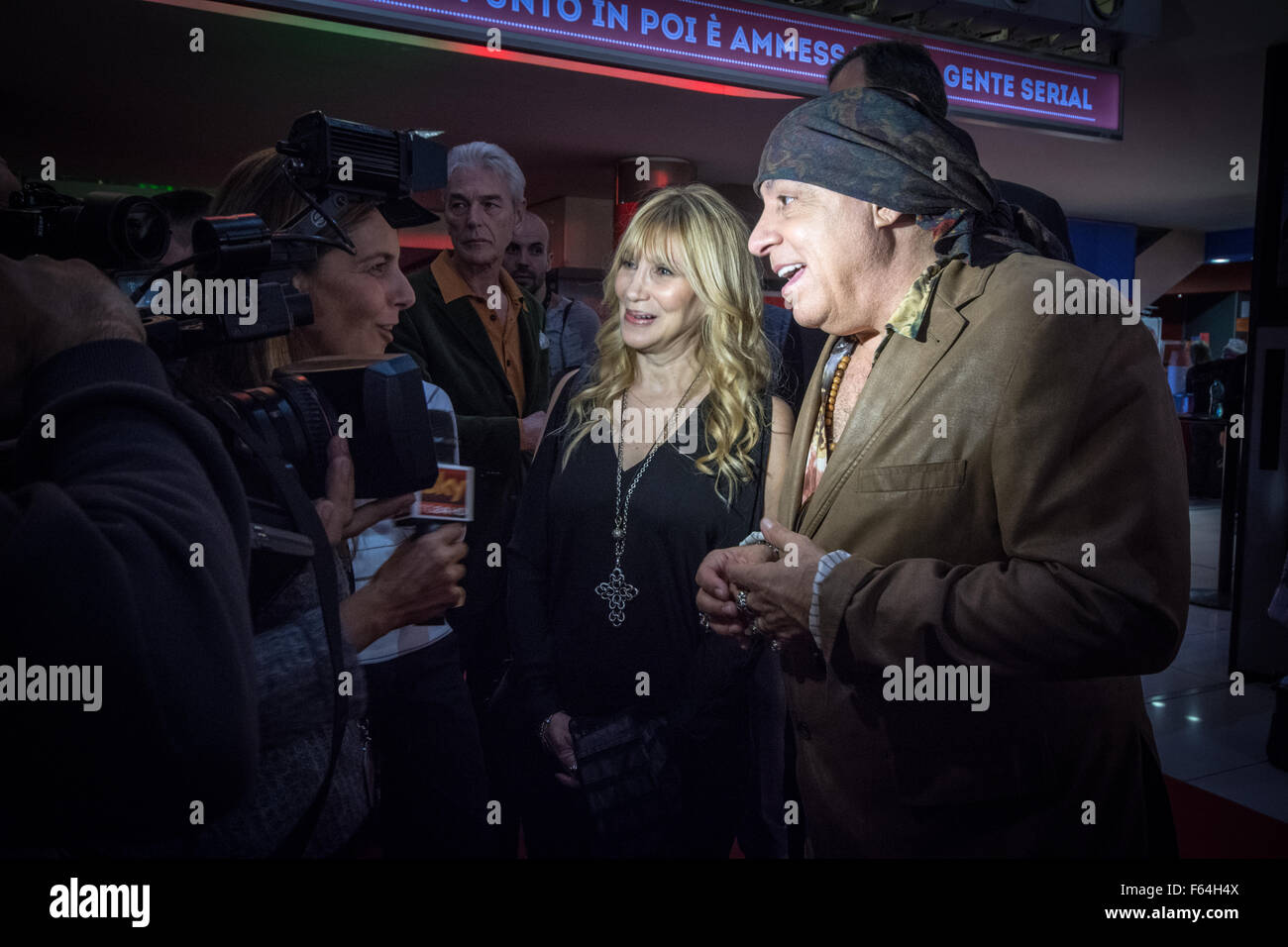 Rome, Italy. 11th Nov, 2015. American musician Steven Van Zandt and his wife Maureen Santoro attend a photocall at Cinema Adriano in Rome during the Roma Fiction Fest 2015. © Andrea Ronchini/Pacific Press/Alamy Live News Stock Photo