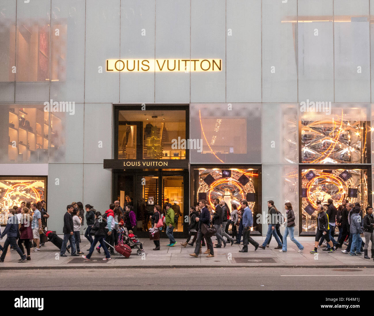 Louis Vuitton Retail Store Facade Front Entrance Fifth Avenue, NYC, USA  Stock Photo - Alamy