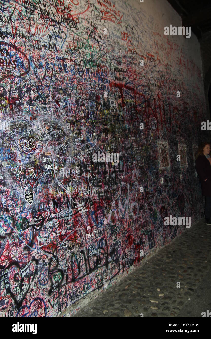 Graffiti in the courtyard of the Giulietta Capuleti house in Verona, Italy Stock Photo