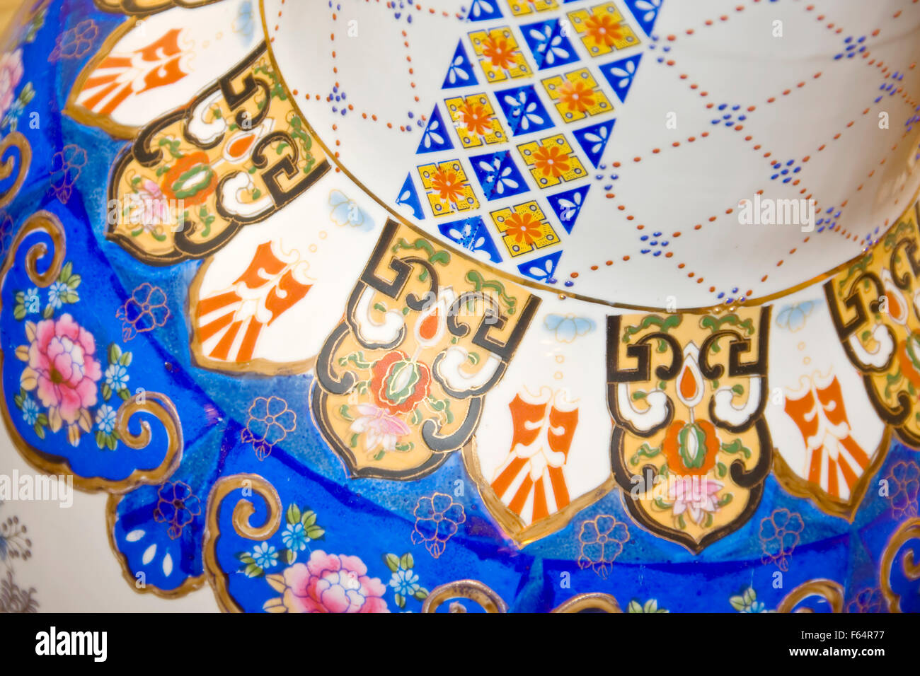 Antique vase chinese hi-res stock photography and images - Alamy