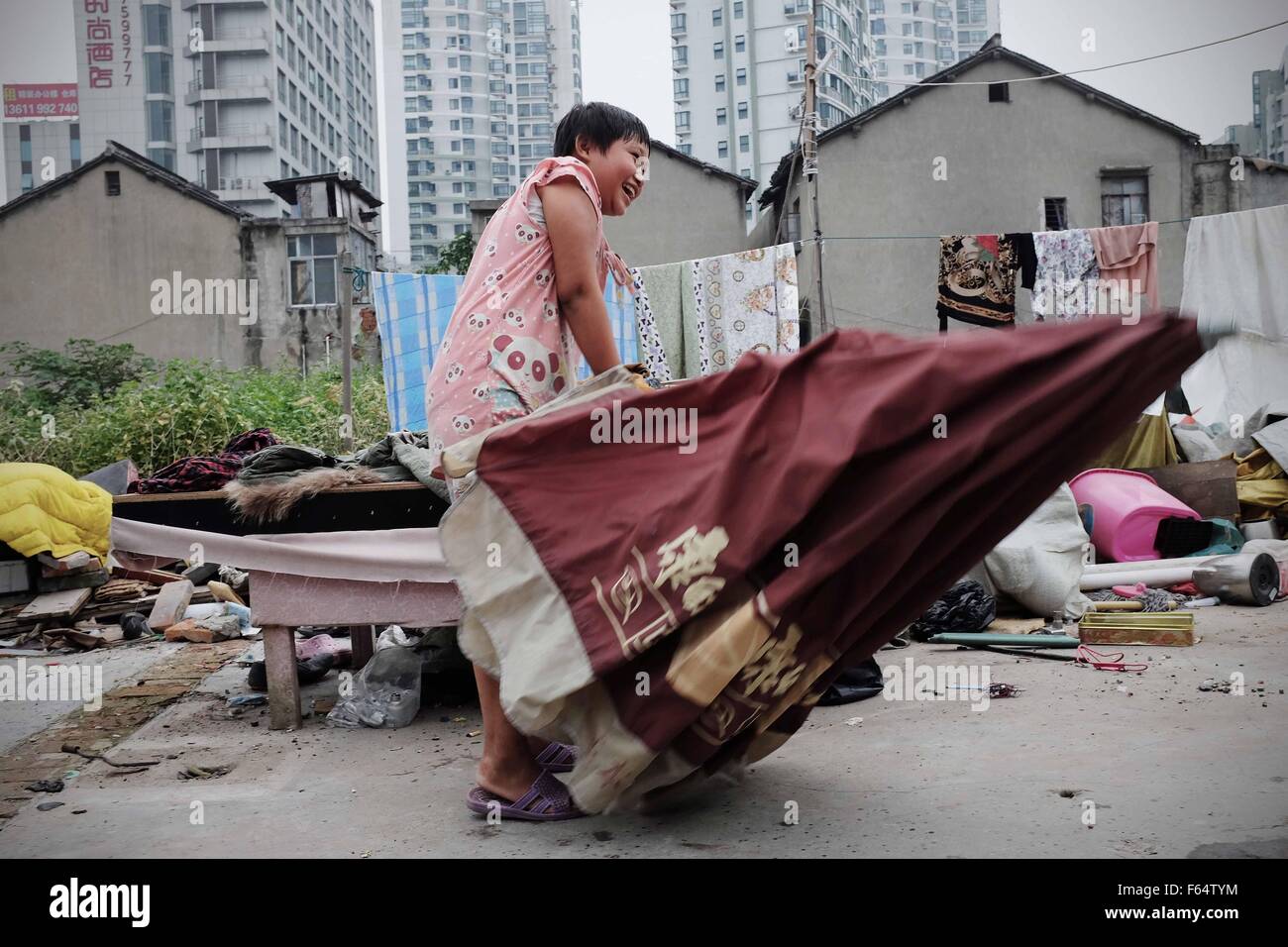 Shanghai, Shanghai, CHN. 24th Aug, 2014. Shanghai, CHINA - August 25 2014: (EDITORIAL USE ONLY. CHINA OUT) Liu Jing's parents live on collecting garbage in Shanghai. And every summer she goes to Shanghai from Yancheng Jiangsu to reunion with them as a migrant bird. © SIPA Asia/ZUMA Wire/Alamy Live News Stock Photo