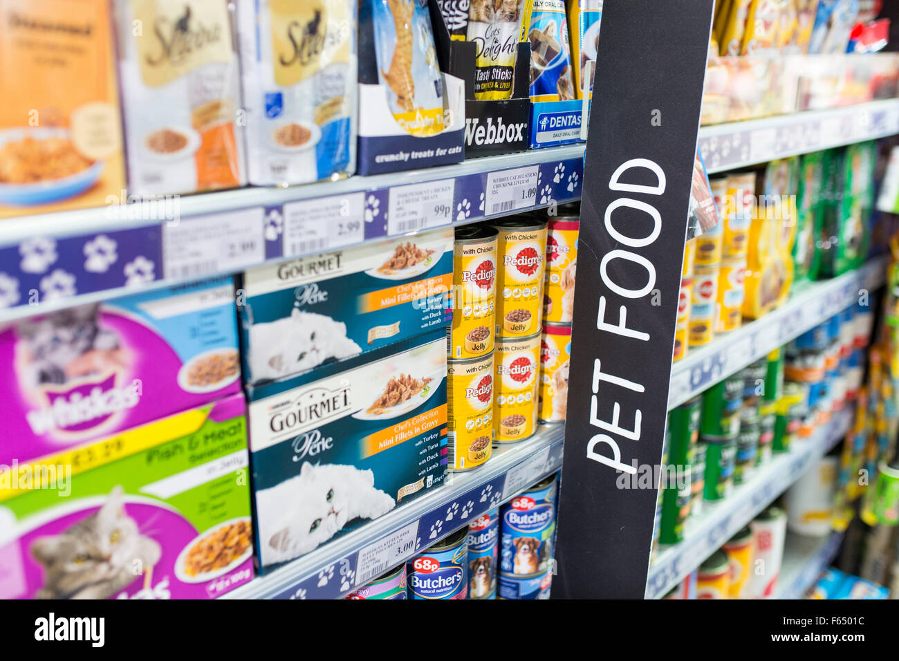 pet food on shelves in a shop Stock Photo Alamy