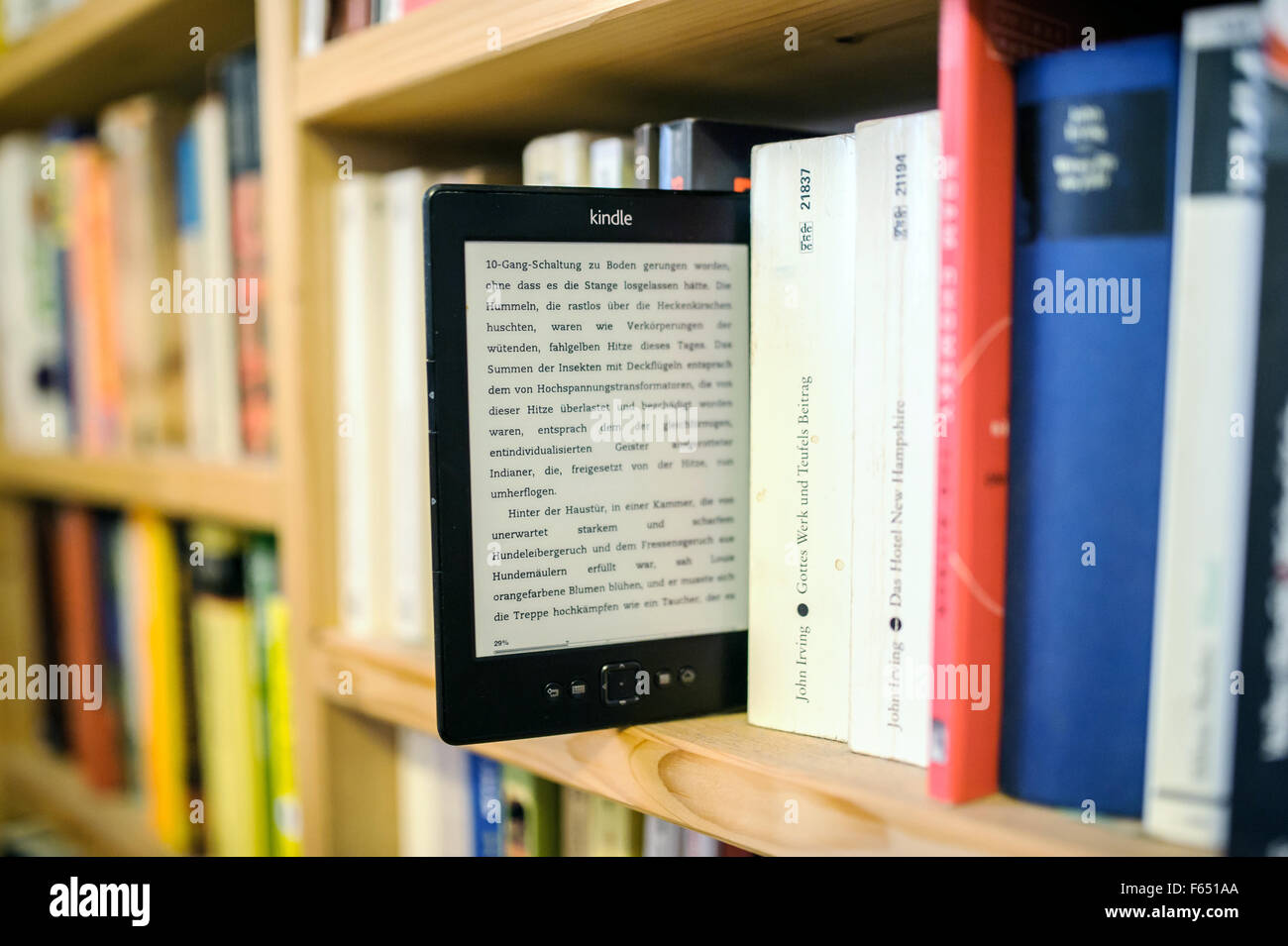 Book shelf kindle hires stock photography and images Alamy