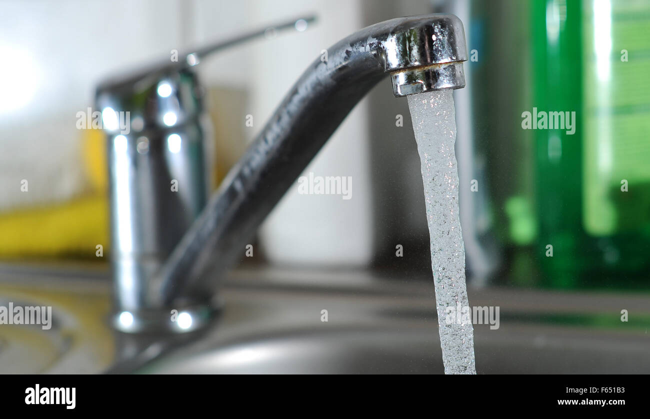 Illustration - Running tap water in Dresden (Saxony), Germany, 11 March 2013. Photo: Thomas Eisenhuth Stock Photo