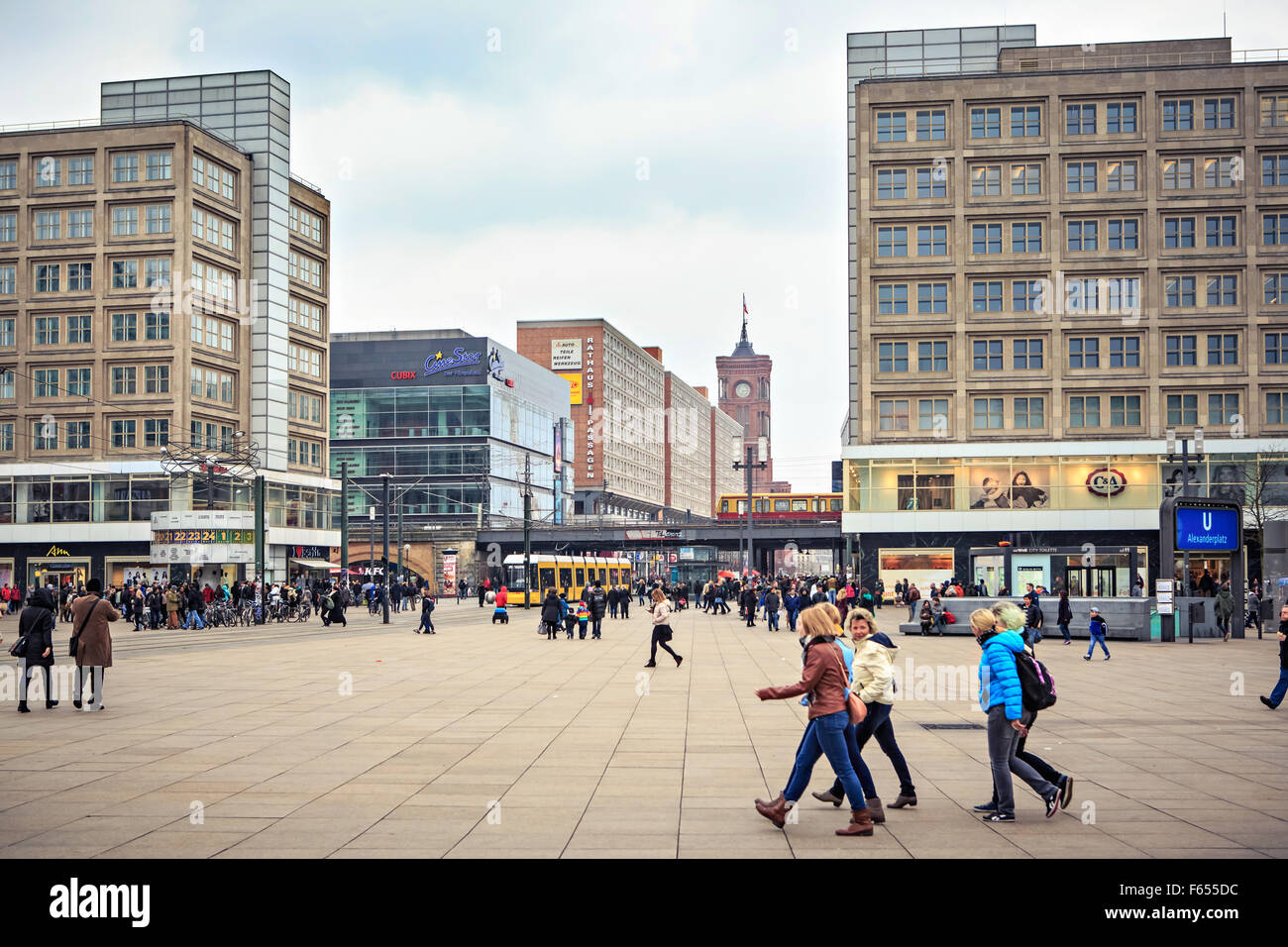 Berlin street scenes hi-res stock photography and images - Alamy