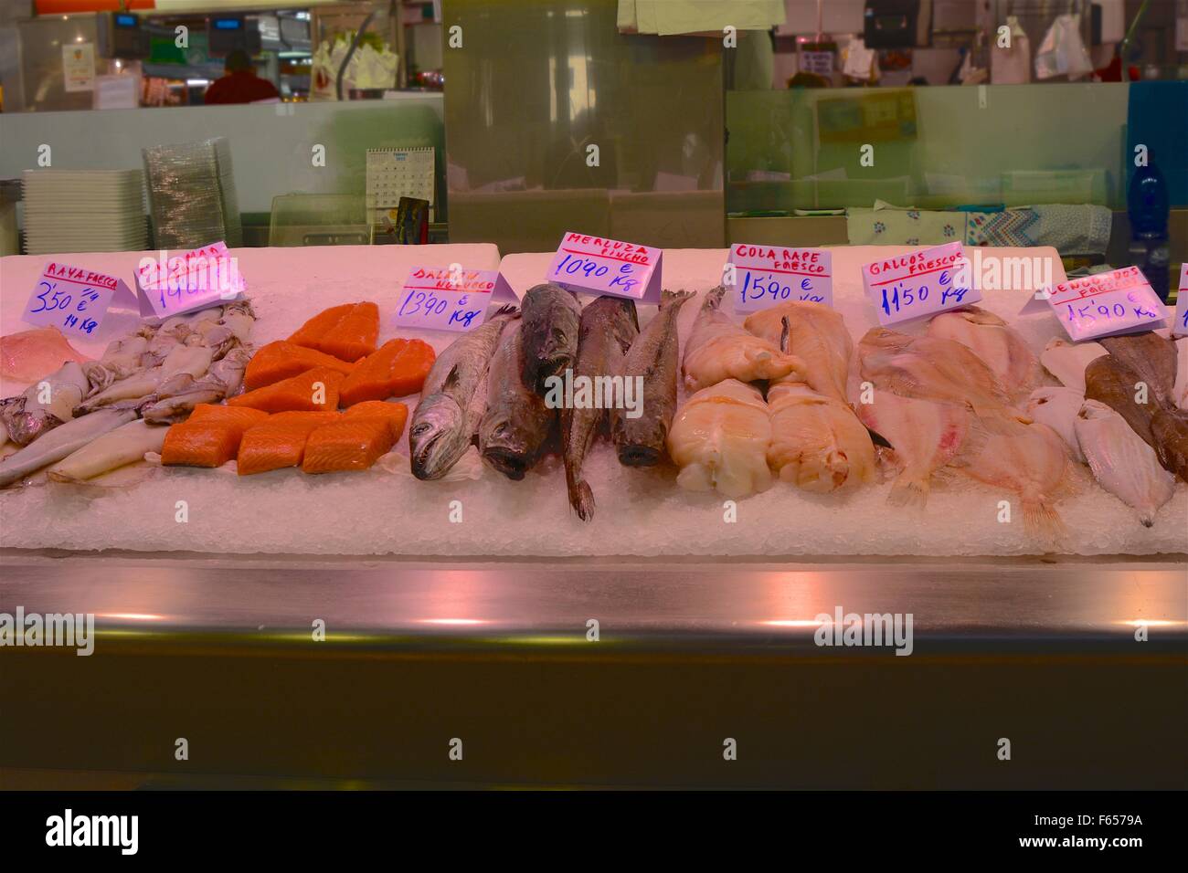 Fresh fish counter hires stock photography and images Alamy