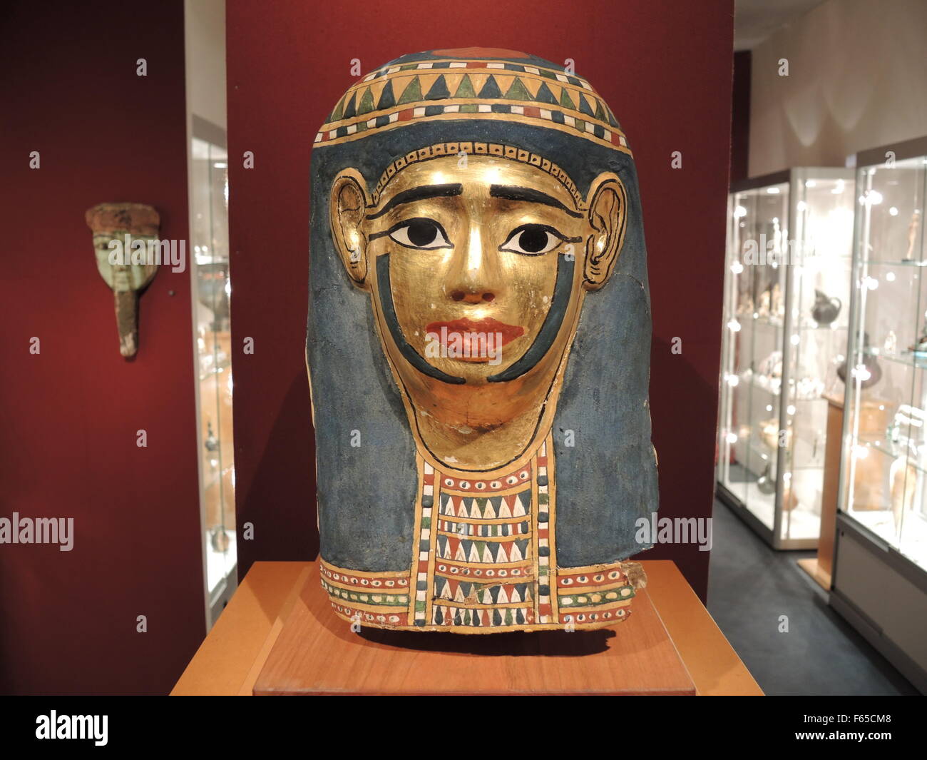 Basel, Switzerland. 12th Nov, 2015. An Egyptian mummy mask at the art and antiquities fair in Basel, Switzerland, 12 November 2015. The price of the golden mask from the Ptolemy dynasty - around 1 to 2 centuries before Christ - is estimated at 75,000 euros and offered by the Amsterdam-based gallery Archea. Photo: THOMAS BURMEISTER/dpa/Alamy Live News Stock Photo