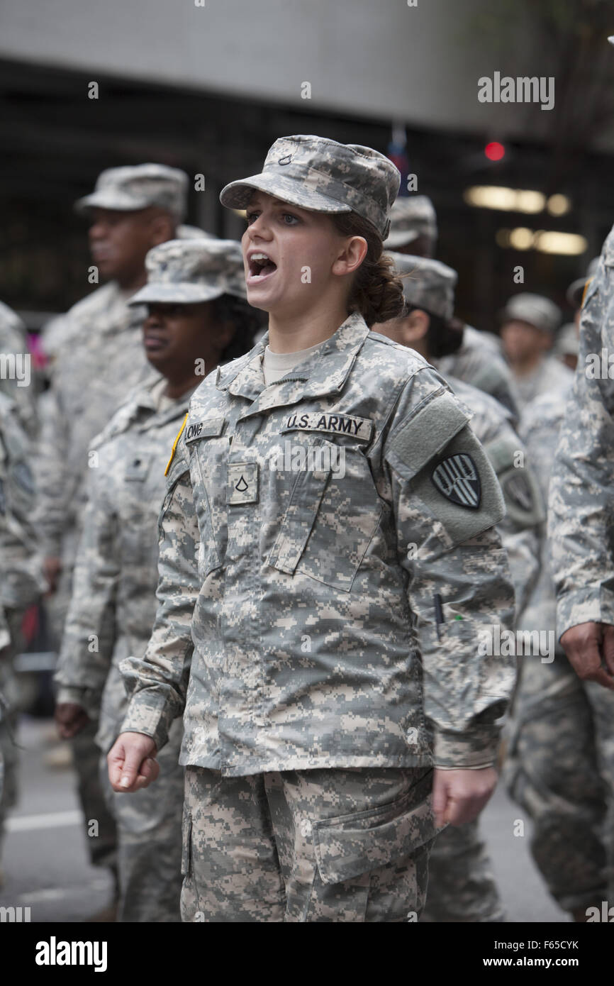 Soldiers marching hi-res stock photography and images - Alamy