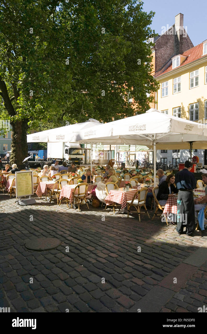 People sitting at Sole d'Italia Restaurant in Grabrodretorv Square