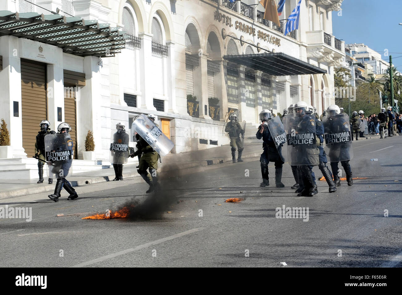 Athens, Greece, November, 12 2015: Clashes have broken out between riot police and youths at a demonstration in central Athens during the general strike. Credit:  VASILIS VERVERIDIS/Alamy Live News Stock Photo