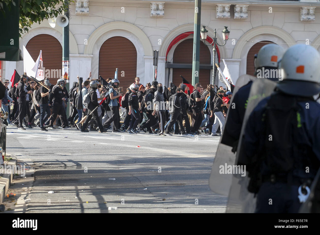 Athens, Greece, November, 12 2015: Clashes have broken out between riot police and youths at a demonstration in central Athens during the general strike. Credit:  VASILIS VERVERIDIS/Alamy Live News Stock Photo