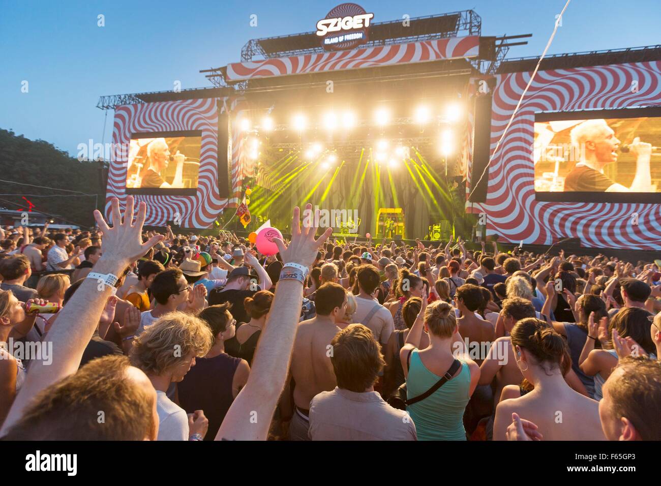 Artists from around 50 countries perform at the Sziget Festival in Budapest – here a concert by the German band 'Die Ärzte' Stock Photo