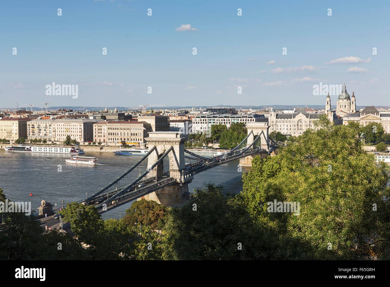 A view of the Chain Bridge, the first solid bridge between Buda and ...
