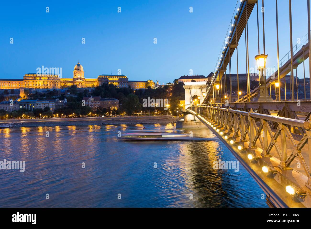 The Chain Bridge by dusk with a view of Buda Castle, Budapest, Hungary ...