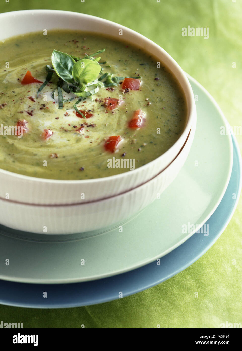 chilled courgette and sweet curry soup Stock Photo