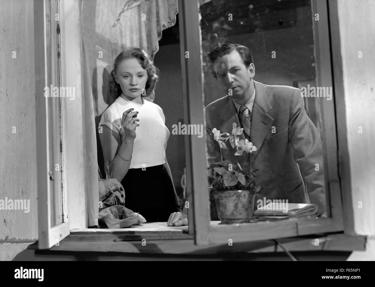 Franskild Divorced Year : 1951 Sweden Director : Gustaf Molander Inga Tidblad, Alf Kjellin Stock Photo
