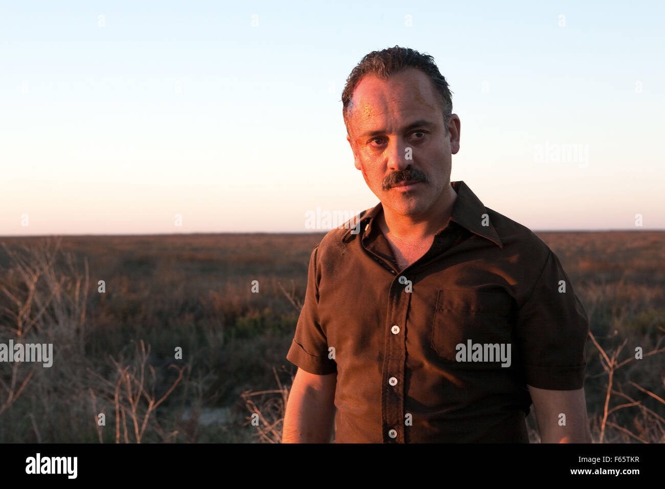 детектив испания лучший фильм. триллеры испания. миниатюрный остров фильм 2014 кадры. миниатюрный остров 2014. фильм.